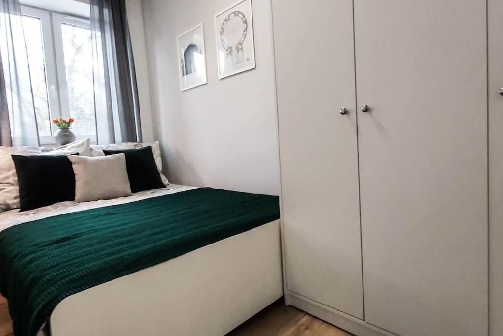 Bezagenta Mozart4 2 Room Easy Transit To City Wifi Warsaw Exterior photo