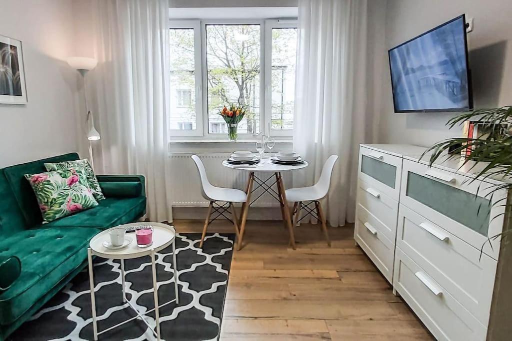Bezagenta Mozart4 2 Room Easy Transit To City Wifi Warsaw Exterior photo